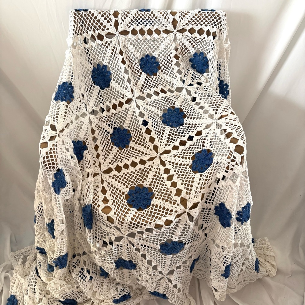 Vintage crochet full blanket white blue floral handmade cottage afghan - Picture 2 of 6